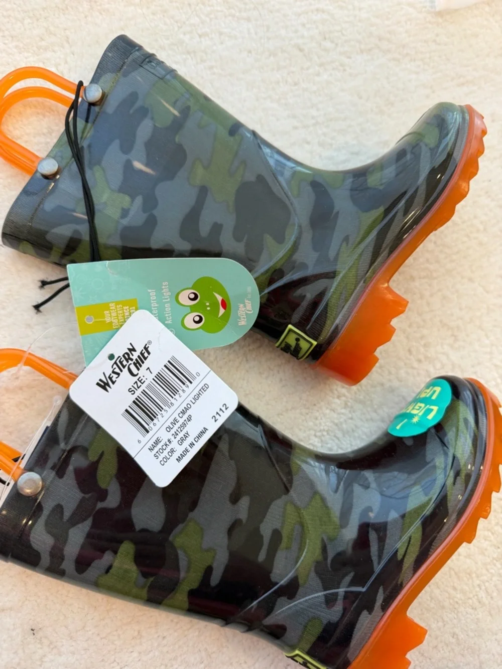 BNWT Western Chief Kids Light Up Camo Rain Boots with Bright Orange Soles